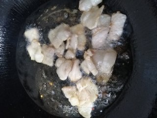 五花肉炒线茄的做法步骤：4