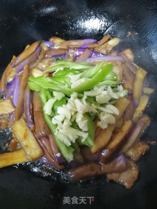 五花肉炒线茄的做法步骤：7