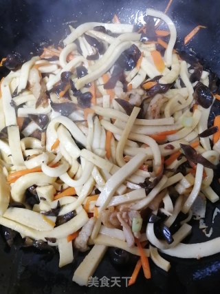 木耳千叶豆腐炒肉丝的做法步骤：6