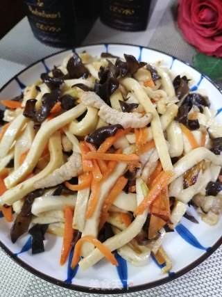 木耳千叶豆腐炒肉丝的做法步骤：8