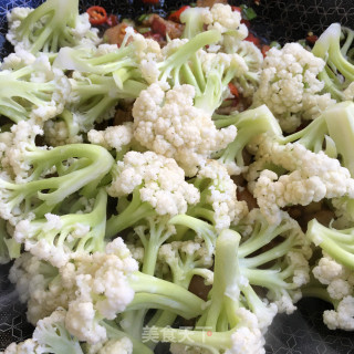五花肉炒菜花的做法步骤：8