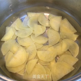 五花肉炒洋葱土豆片的做法步骤：4