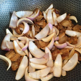 五花肉炒洋葱土豆片的做法步骤：8