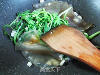 鸡毛菜炒粉皮的做法步骤：7