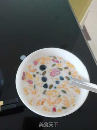 美味的牛奶蓝莓麦片的做法步骤：4