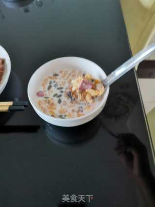 美味的牛奶蓝莓麦片的做法步骤：5