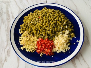火麻仁肉末炒泡豇豆的做法步骤：2