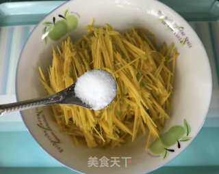 青椒炒贝贝南瓜的做法步骤：4