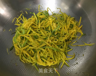 青椒炒贝贝南瓜的做法步骤：10