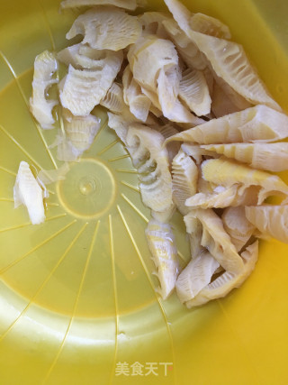 精肉炒春笋的做法步骤：2