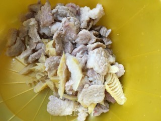 精肉炒春笋的做法步骤：8