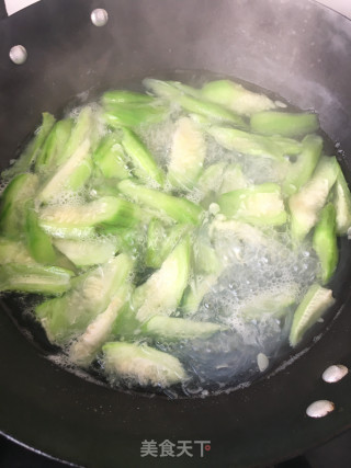 丝瓜粉丝蛋汤的做法步骤：11