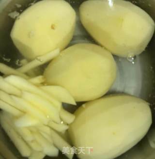 炸薯条的做法步骤：1