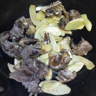 板栗沙茶鸭的做法步骤：7