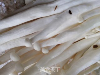 肉丝拌海鲜菇的做法步骤：1