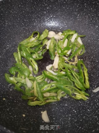 辣椒炒杏鲍菇的做法步骤：4