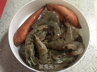 减脂餐—微波炉蒸虾????的做法步骤：2