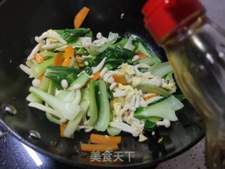 木耳油菜炒白玉菇的做法步骤：12