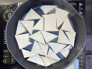午餐肉茄汁豆腐的做法步骤：2