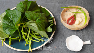 清炒红薯叶丨它是“蔬菜皇后”！最该吃的蔬菜就是它！的做法步骤：1