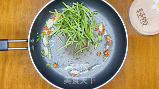 清炒红薯叶丨它是“蔬菜皇后”！最该吃的蔬菜就是它！的做法步骤：5