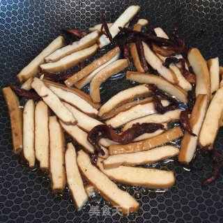 香干炒苦瓜的做法步骤：3