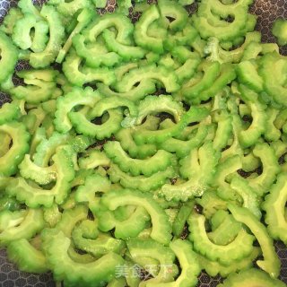 香干炒苦瓜的做法步骤：4
