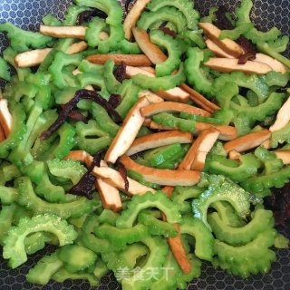 香干炒苦瓜的做法步骤：5