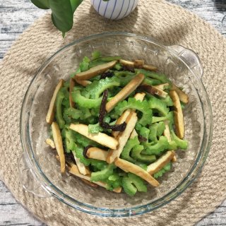 香干炒苦瓜的做法步骤：7