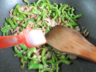 五花肉青椒麦饼卷的做法步骤：6