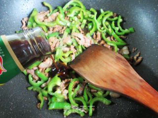 五花肉青椒麦饼卷的做法步骤：7