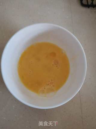 美味的鸡蛋芹菜煎饼的做法步骤：2