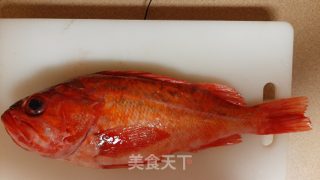 清蒸红石斑的做法步骤：1