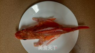 清蒸红石斑的做法步骤：2