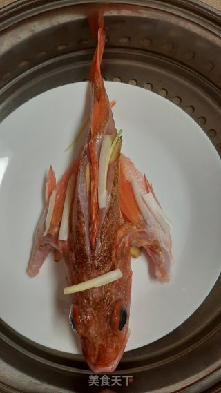 清蒸红石斑的做法步骤：3