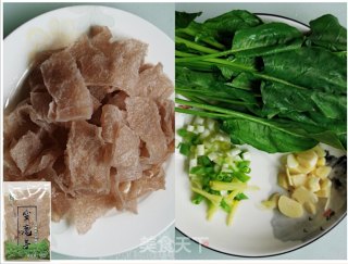 菠菜烧雪蘑芋的做法步骤：1