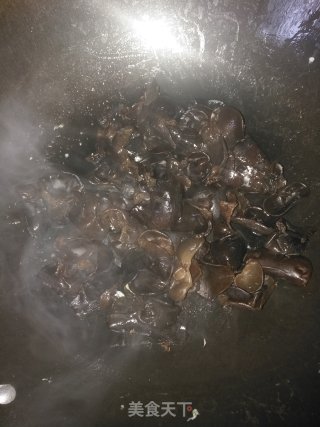 木耳炒鸡蛋的做法步骤：5