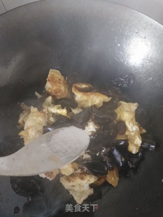 木耳炒鸡蛋的做法步骤：7