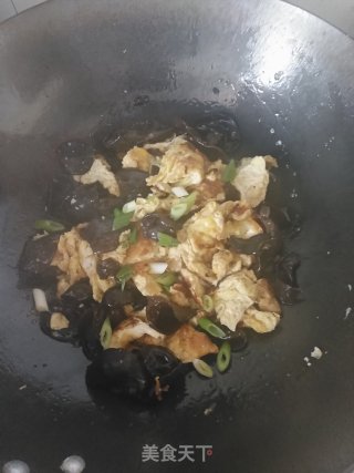 木耳炒鸡蛋的做法步骤：9