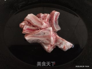 玉米排骨汤的做法步骤：2
