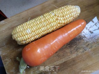 玉米排骨汤的做法步骤：3
