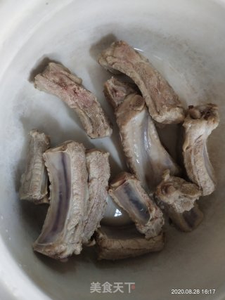 玉米排骨汤的做法步骤：7