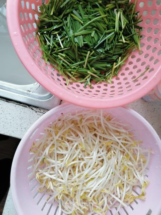 韭菜炒银芽的做法步骤：1
