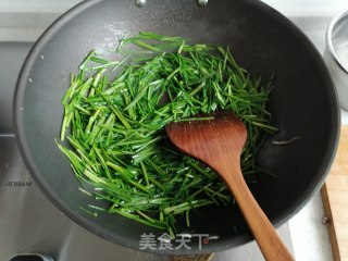 韭菜炒银芽的做法步骤：4