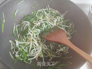 韭菜炒银芽的做法步骤：6