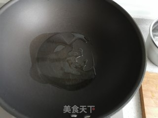 红椒炒花菜的做法步骤：2