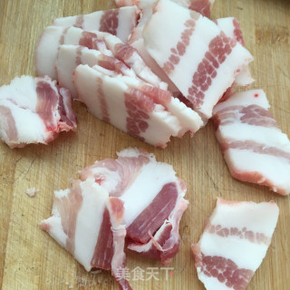 “五花肉”辣白菜粉皮煎五花肉的做法步骤：5