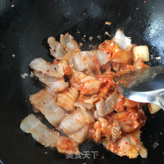 “五花肉”辣白菜粉皮煎五花肉的做法步骤：11