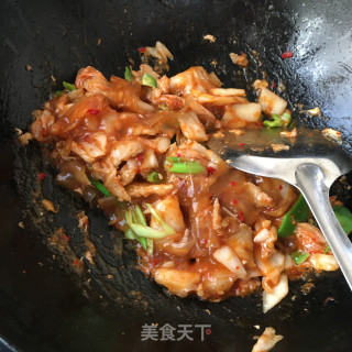 “五花肉”辣白菜粉皮煎五花肉的做法步骤：15