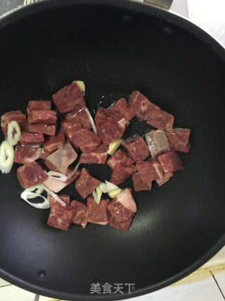 黑椒牛肉粒的做法步骤：2